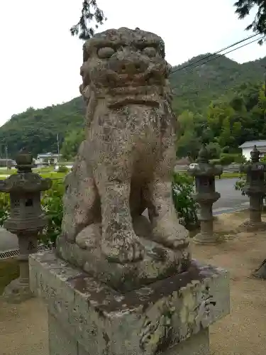 由加神社（和気由加神社）の狛犬