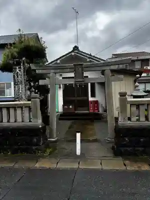 天神社の{uncategorized: "未分類", other: "その他", undefined: "問題あり", building: "その他建物", grave: "お墓", sacred_gate: "鳥居", guardian: "狛犬", statue: "像", buddha: "仏像", history: "歴史", nature: "自然", garden: "庭園", animal: "動物", pagoda: "塔", temizu: "手水舎", mountain_gate: "山門・神門", sanctuary: "本殿・本堂", subordinate: "末社・摂社", art: "芸術", scenery: "景色", jizo: "地蔵", ema: "絵馬", goshuin: "御朱印", omikuji: "おみくじ", items: "授与品その他", amulet: "お守り", goshuincho: "御朱印帳", eats: "食事", festival: "お祭り", votive_dance: "神楽", shichigosan: "七五三参", wedding: "結婚式", experience: "体験その他", initially: "初詣", around: "周辺", anti_infection: "感染症対策"}