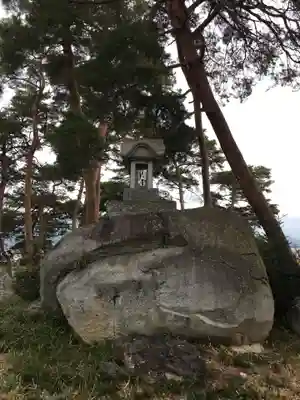 山梨岡神社の末社・摂社