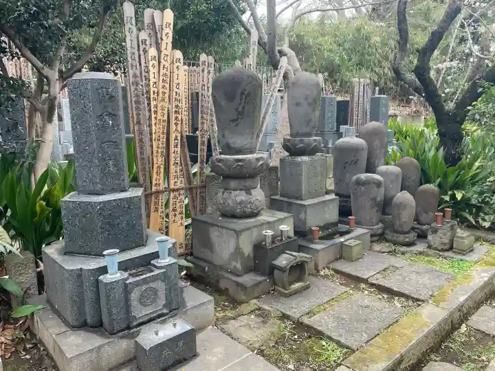 誓閑寺の{uncategorized: "未分類", other: "その他", undefined: "問題あり", building: "その他建物", grave: "お墓", sacred_gate: "鳥居", guardian: "狛犬", statue: "像", buddha: "仏像", history: "歴史", nature: "自然", garden: "庭園", animal: "動物", pagoda: "塔", temizu: "手水舎", mountain_gate: "山門・神門", sanctuary: "本殿・本堂", subordinate: "末社・摂社", art: "芸術", scenery: "景色", jizo: "地蔵", ema: "絵馬", goshuin: "御朱印", omikuji: "おみくじ", items: "授与品その他", amulet: "お守り", goshuincho: "御朱印帳", eats: "食事", festival: "お祭り", votive_dance: "神楽", shichigosan: "七五三参", wedding: "結婚式", experience: "体験その他", initially: "初詣", around: "周辺", anti_infection: "感染症対策"}