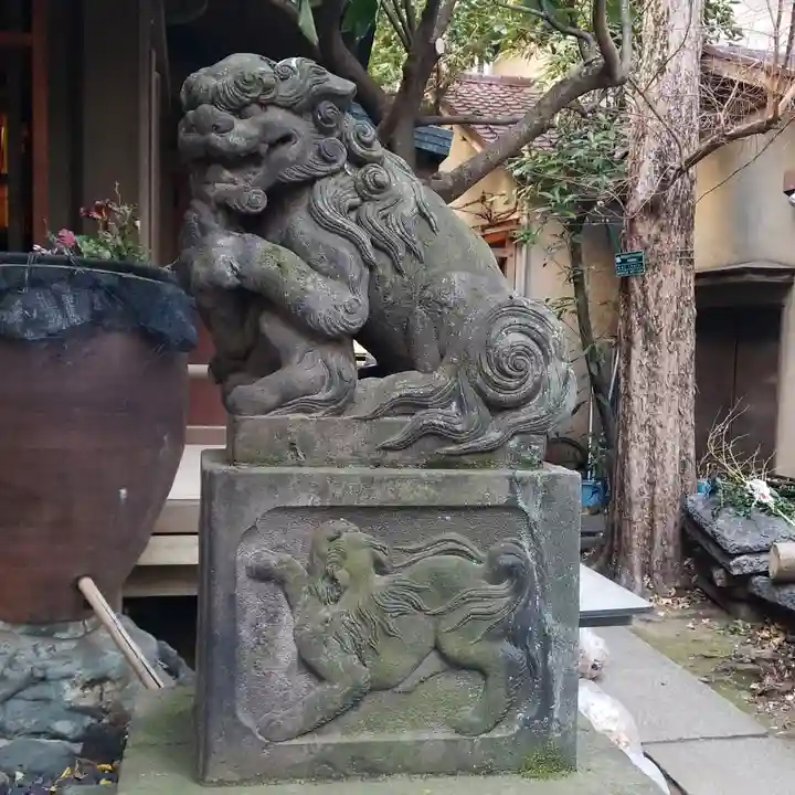 稲荷鬼王神社の狛犬