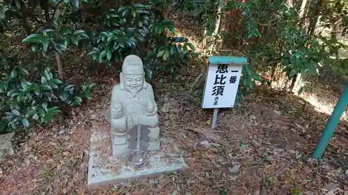 磐裂根裂神社の像