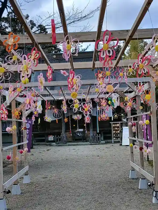 古川神社の{uncategorized: "未分類", other: "その他", undefined: "問題あり", building: "その他建物", grave: "お墓", sacred_gate: "鳥居", guardian: "狛犬", statue: "像", buddha: "仏像", history: "歴史", nature: "自然", garden: "庭園", animal: "動物", pagoda: "塔", temizu: "手水舎", mountain_gate: "山門・神門", sanctuary: "本殿・本堂", subordinate: "末社・摂社", art: "芸術", scenery: "景色", jizo: "地蔵", ema: "絵馬", goshuin: "御朱印", omikuji: "おみくじ", items: "授与品その他", amulet: "お守り", goshuincho: "御朱印帳", eats: "食事", festival: "お祭り", votive_dance: "神楽", shichigosan: "七五三参", wedding: "結婚式", experience: "体験その他", initially: "初詣", around: "周辺", anti_infection: "感染症対策"}