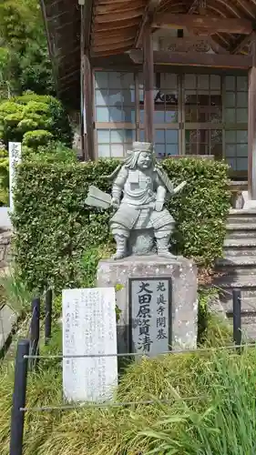 光真寺の像