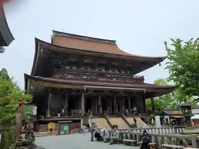 金峯山寺の本殿・本堂