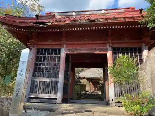 宝蓮寺の山門