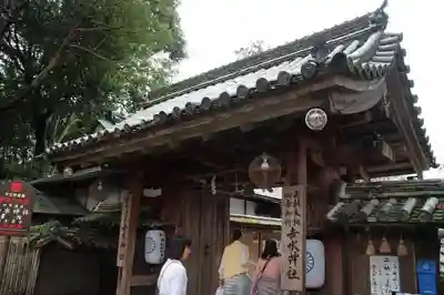 𠮷水神社（吉水神社）の山門・神門