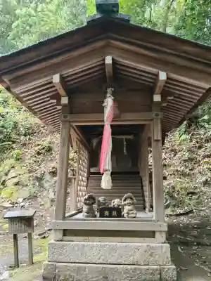 日牟禮八幡宮の{uncategorized: "未分類", other: "その他", undefined: "問題あり", building: "その他建物", grave: "お墓", sacred_gate: "鳥居", guardian: "狛犬", statue: "像", buddha: "仏像", history: "歴史", nature: "自然", garden: "庭園", animal: "動物", pagoda: "塔", temizu: "手水舎", mountain_gate: "山門・神門", sanctuary: "本殿・本堂", subordinate: "末社・摂社", art: "芸術", scenery: "景色", jizo: "地蔵", ema: "絵馬", goshuin: "御朱印", omikuji: "おみくじ", items: "授与品その他", amulet: "お守り", goshuincho: "御朱印帳", eats: "食事", festival: "お祭り", votive_dance: "神楽", shichigosan: "七五三参", wedding: "結婚式", experience: "体験その他", initially: "初詣", around: "周辺", anti_infection: "感染症対策"}