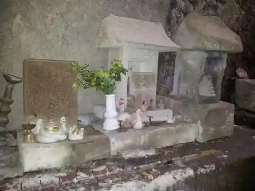 銭洗弁財天宇賀福神社の末社・摂社