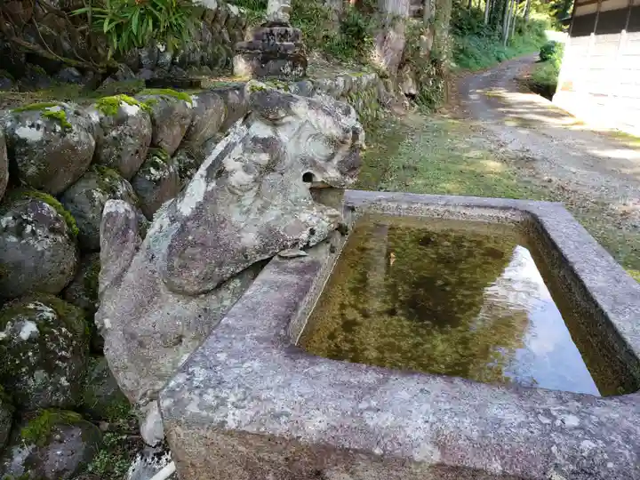 乙剱社の手水舎