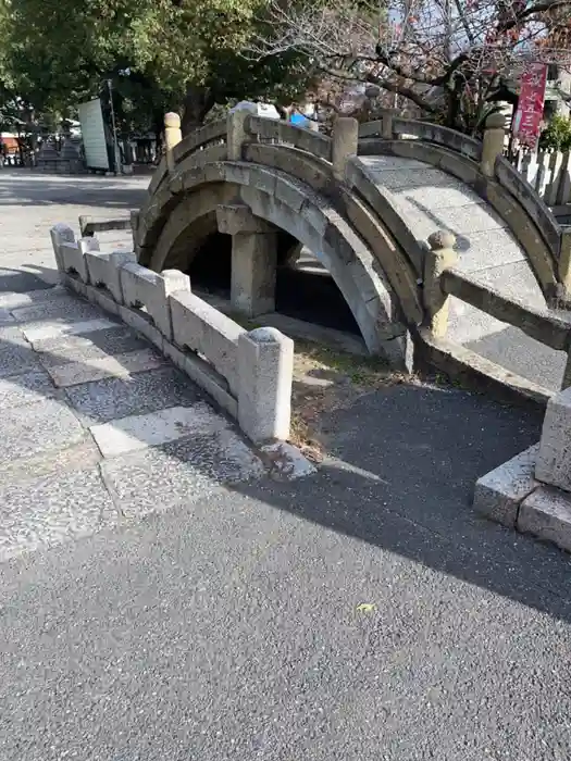 泉穴師神社の建物その他