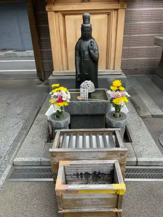 とげぬき地蔵尊 高岩寺の{uncategorized: "未分類", other: "その他", undefined: "問題あり", building: "その他建物", grave: "お墓", sacred_gate: "鳥居", guardian: "狛犬", statue: "像", buddha: "仏像", history: "歴史", nature: "自然", garden: "庭園", animal: "動物", pagoda: "塔", temizu: "手水舎", mountain_gate: "山門・神門", sanctuary: "本殿・本堂", subordinate: "末社・摂社", art: "芸術", scenery: "景色", jizo: "地蔵", ema: "絵馬", goshuin: "御朱印", omikuji: "おみくじ", items: "授与品その他", amulet: "お守り", goshuincho: "御朱印帳", eats: "食事", festival: "お祭り", votive_dance: "神楽", shichigosan: "七五三参", wedding: "結婚式", experience: "体験その他", initially: "初詣", around: "周辺", anti_infection: "感染症対策"}