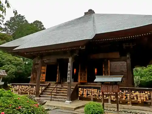 目の霊山　油山寺の本殿・本堂