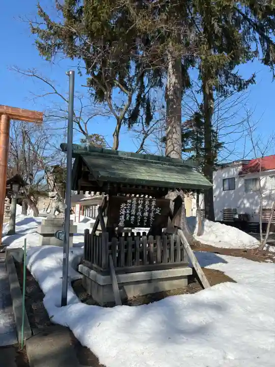 空知稲荷神社(空知神社)の{uncategorized: "未分類", other: "その他", undefined: "問題あり", building: "その他建物", grave: "お墓", sacred_gate: "鳥居", guardian: "狛犬", statue: "像", buddha: "仏像", history: "歴史", nature: "自然", garden: "庭園", animal: "動物", pagoda: "塔", temizu: "手水舎", mountain_gate: "山門・神門", sanctuary: "本殿・本堂", subordinate: "末社・摂社", art: "芸術", scenery: "景色", jizo: "地蔵", ema: "絵馬", goshuin: "御朱印", omikuji: "おみくじ", items: "授与品その他", amulet: "お守り", goshuincho: "御朱印帳", eats: "食事", festival: "お祭り", votive_dance: "神楽", shichigosan: "七五三参", wedding: "結婚式", experience: "体験その他", initially: "初詣", around: "周辺", anti_infection: "感染症対策"}