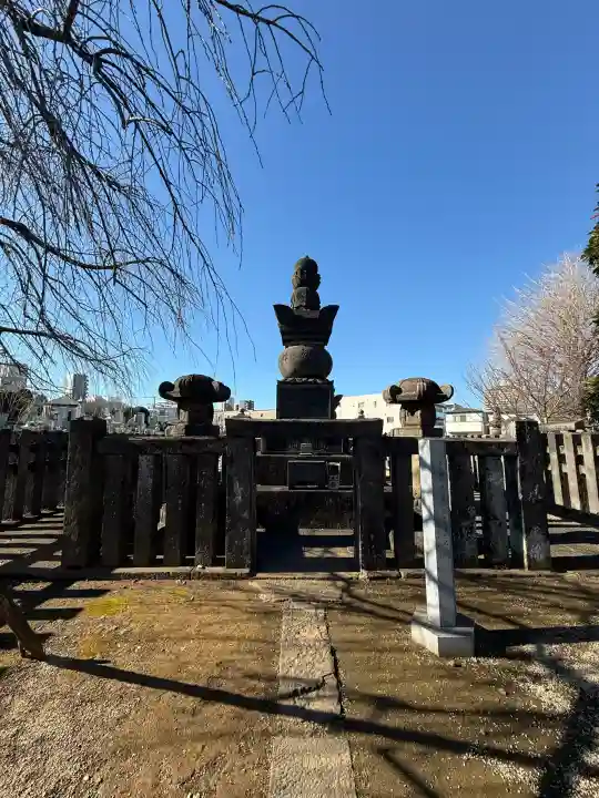 伝通院の{uncategorized: "未分類", other: "その他", undefined: "問題あり", building: "その他建物", grave: "お墓", sacred_gate: "鳥居", guardian: "狛犬", statue: "像", buddha: "仏像", history: "歴史", nature: "自然", garden: "庭園", animal: "動物", pagoda: "塔", temizu: "手水舎", mountain_gate: "山門・神門", sanctuary: "本殿・本堂", subordinate: "末社・摂社", art: "芸術", scenery: "景色", jizo: "地蔵", ema: "絵馬", goshuin: "御朱印", omikuji: "おみくじ", items: "授与品その他", amulet: "お守り", goshuincho: "御朱印帳", eats: "食事", festival: "お祭り", votive_dance: "神楽", shichigosan: "七五三参", wedding: "結婚式", experience: "体験その他", initially: "初詣", around: "周辺", anti_infection: "感染症対策"}