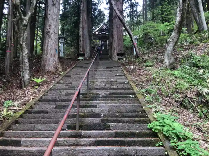 戸隠神社宝光社の{uncategorized: "未分類", other: "その他", undefined: "問題あり", building: "その他建物", grave: "お墓", sacred_gate: "鳥居", guardian: "狛犬", statue: "像", buddha: "仏像", history: "歴史", nature: "自然", garden: "庭園", animal: "動物", pagoda: "塔", temizu: "手水舎", mountain_gate: "山門・神門", sanctuary: "本殿・本堂", subordinate: "末社・摂社", art: "芸術", scenery: "景色", jizo: "地蔵", ema: "絵馬", goshuin: "御朱印", omikuji: "おみくじ", items: "授与品その他", amulet: "お守り", goshuincho: "御朱印帳", eats: "食事", festival: "お祭り", votive_dance: "神楽", shichigosan: "七五三参", wedding: "結婚式", experience: "体験その他", initially: "初詣", around: "周辺", anti_infection: "感染症対策"}