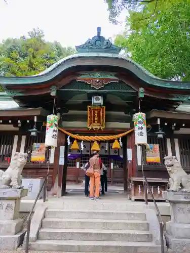 挙母神社の山門・神門