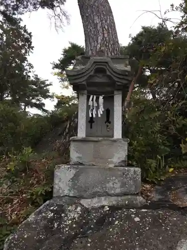 山梨岡神社の末社