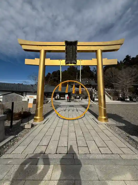 秋葉山本宮 秋葉神社 上社の{uncategorized: "未分類", other: "その他", undefined: "問題あり", building: "その他建物", grave: "お墓", sacred_gate: "鳥居", guardian: "狛犬", statue: "像", buddha: "仏像", history: "歴史", nature: "自然", garden: "庭園", animal: "動物", pagoda: "塔", temizu: "手水舎", mountain_gate: "山門・神門", sanctuary: "本殿・本堂", subordinate: "末社・摂社", art: "芸術", scenery: "景色", jizo: "地蔵", ema: "絵馬", goshuin: "御朱印", omikuji: "おみくじ", items: "授与品その他", amulet: "お守り", goshuincho: "御朱印帳", eats: "食事", festival: "お祭り", votive_dance: "神楽", shichigosan: "七五三参", wedding: "結婚式", experience: "体験その他", initially: "初詣", around: "周辺", anti_infection: "感染症対策"}