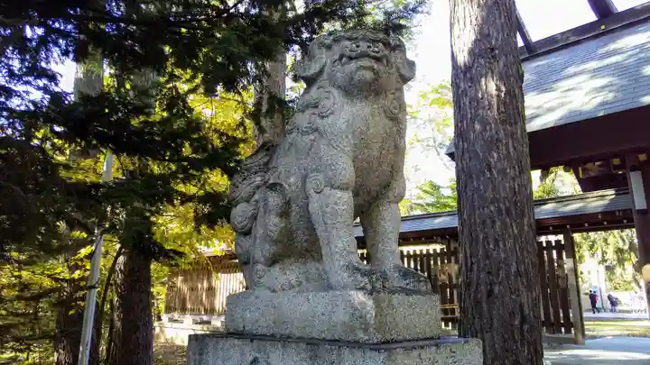 帯廣神社の狛犬