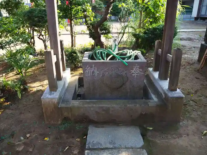 稲荷神社の手水舎