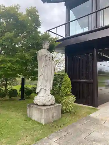 東本願寺本廟 牛久浄苑（牛久大仏）の仏像