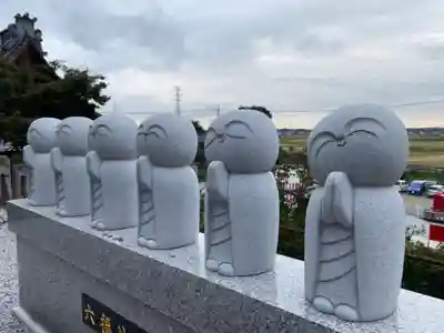 埼玉厄除け開運大師・龍泉寺（切り絵御朱印発祥の寺）の地蔵