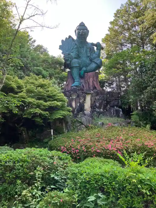 古井の天狗山の像