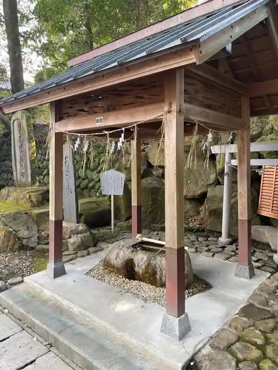 射山神社の手水舎