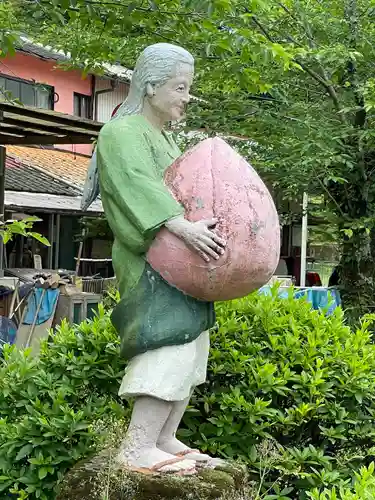 桃太郎神社（栗栖）の像