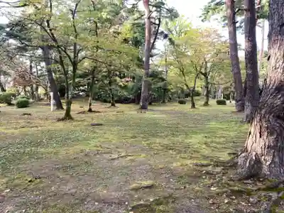 彌高神社の周辺