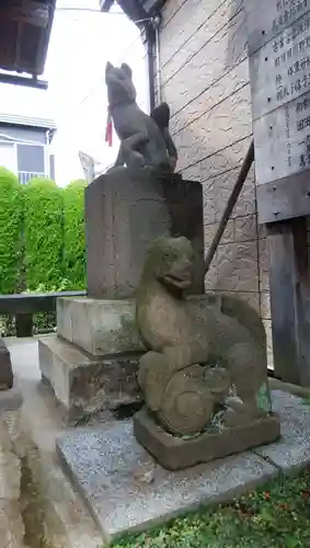 明徳稲荷神社の狛犬