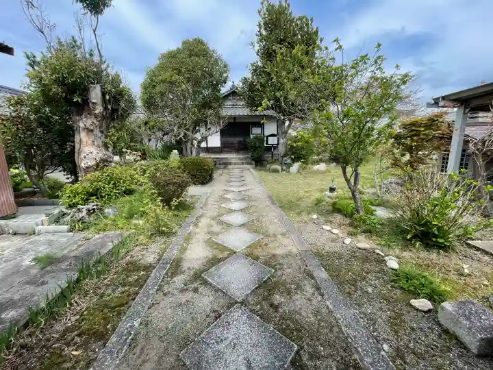 長徳寺の{uncategorized: "未分類", other: "その他", undefined: "問題あり", building: "その他建物", grave: "お墓", sacred_gate: "鳥居", guardian: "狛犬", statue: "像", buddha: "仏像", history: "歴史", nature: "自然", garden: "庭園", animal: "動物", pagoda: "塔", temizu: "手水舎", mountain_gate: "山門・神門", sanctuary: "本殿・本堂", subordinate: "末社・摂社", art: "芸術", scenery: "景色", jizo: "地蔵", ema: "絵馬", goshuin: "御朱印", omikuji: "おみくじ", items: "授与品その他", amulet: "お守り", goshuincho: "御朱印帳", eats: "食事", festival: "お祭り", votive_dance: "神楽", shichigosan: "七五三参", wedding: "結婚式", experience: "体験その他", initially: "初詣", around: "周辺", anti_infection: "感染症対策"}