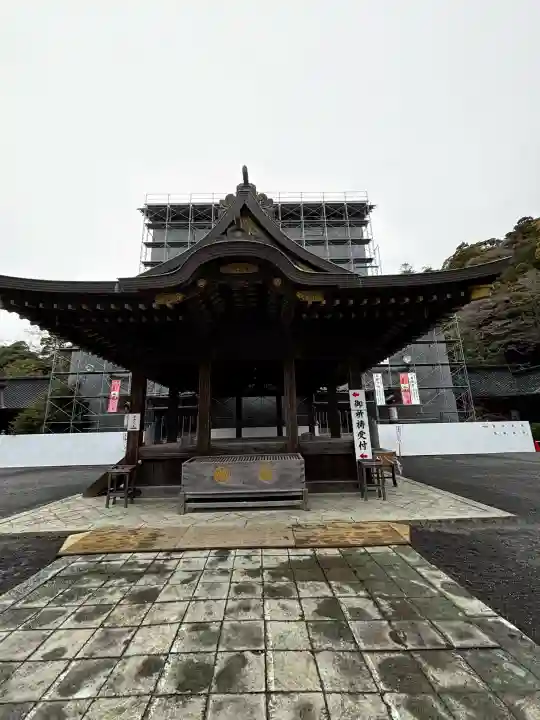 静岡浅間神社の{uncategorized: "未分類", other: "その他", undefined: "問題あり", building: "その他建物", grave: "お墓", sacred_gate: "鳥居", guardian: "狛犬", statue: "像", buddha: "仏像", history: "歴史", nature: "自然", garden: "庭園", animal: "動物", pagoda: "塔", temizu: "手水舎", mountain_gate: "山門・神門", sanctuary: "本殿・本堂", subordinate: "末社・摂社", art: "芸術", scenery: "景色", jizo: "地蔵", ema: "絵馬", goshuin: "御朱印", omikuji: "おみくじ", items: "授与品その他", amulet: "お守り", goshuincho: "御朱印帳", eats: "食事", festival: "お祭り", votive_dance: "神楽", shichigosan: "七五三参", wedding: "結婚式", experience: "体験その他", initially: "初詣", around: "周辺", anti_infection: "感染症対策"}