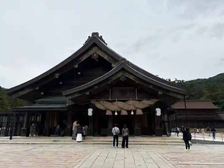 出雲大社の{uncategorized: "未分類", other: "その他", undefined: "問題あり", building: "その他建物", grave: "お墓", sacred_gate: "鳥居", guardian: "狛犬", statue: "像", buddha: "仏像", history: "歴史", nature: "自然", garden: "庭園", animal: "動物", pagoda: "塔", temizu: "手水舎", mountain_gate: "山門・神門", sanctuary: "本殿・本堂", subordinate: "末社・摂社", art: "芸術", scenery: "景色", jizo: "地蔵", ema: "絵馬", goshuin: "御朱印", omikuji: "おみくじ", items: "授与品その他", amulet: "お守り", goshuincho: "御朱印帳", eats: "食事", festival: "お祭り", votive_dance: "神楽", shichigosan: "七五三参", wedding: "結婚式", experience: "体験その他", initially: "初詣", around: "周辺", anti_infection: "感染症対策"}