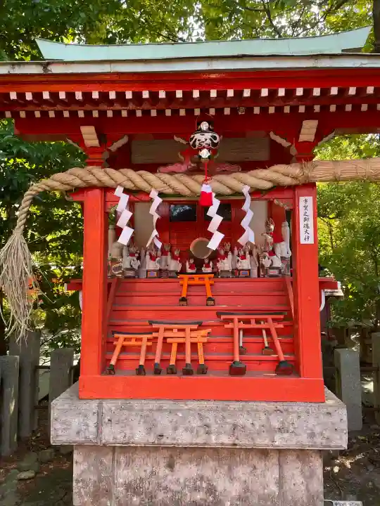 東伏見稲荷神社の{uncategorized: "未分類", other: "その他", undefined: "問題あり", building: "その他建物", grave: "お墓", sacred_gate: "鳥居", guardian: "狛犬", statue: "像", buddha: "仏像", history: "歴史", nature: "自然", garden: "庭園", animal: "動物", pagoda: "塔", temizu: "手水舎", mountain_gate: "山門・神門", sanctuary: "本殿・本堂", subordinate: "末社・摂社", art: "芸術", scenery: "景色", jizo: "地蔵", ema: "絵馬", goshuin: "御朱印", omikuji: "おみくじ", items: "授与品その他", amulet: "お守り", goshuincho: "御朱印帳", eats: "食事", festival: "お祭り", votive_dance: "神楽", shichigosan: "七五三参", wedding: "結婚式", experience: "体験その他", initially: "初詣", around: "周辺", anti_infection: "感染症対策"}