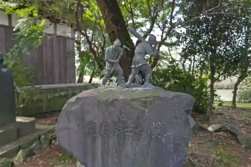 治水神社の像