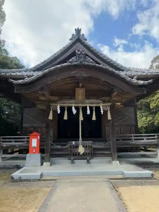 鏡神社の{uncategorized: "未分類", other: "その他", undefined: "問題あり", building: "その他建物", grave: "お墓", sacred_gate: "鳥居", guardian: "狛犬", statue: "像", buddha: "仏像", history: "歴史", nature: "自然", garden: "庭園", animal: "動物", pagoda: "塔", temizu: "手水舎", mountain_gate: "山門・神門", sanctuary: "本殿・本堂", subordinate: "末社・摂社", art: "芸術", scenery: "景色", jizo: "地蔵", ema: "絵馬", goshuin: "御朱印", omikuji: "おみくじ", items: "授与品その他", amulet: "お守り", goshuincho: "御朱印帳", eats: "食事", festival: "お祭り", votive_dance: "神楽", shichigosan: "七五三参", wedding: "結婚式", experience: "体験その他", initially: "初詣", around: "周辺", anti_infection: "感染症対策"}