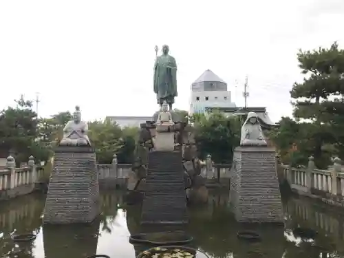 善通寺の像