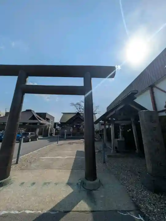 亀田龍神社の{uncategorized: "未分類", other: "その他", undefined: "問題あり", building: "その他建物", grave: "お墓", sacred_gate: "鳥居", guardian: "狛犬", statue: "像", buddha: "仏像", history: "歴史", nature: "自然", garden: "庭園", animal: "動物", pagoda: "塔", temizu: "手水舎", mountain_gate: "山門・神門", sanctuary: "本殿・本堂", subordinate: "末社・摂社", art: "芸術", scenery: "景色", jizo: "地蔵", ema: "絵馬", goshuin: "御朱印", omikuji: "おみくじ", items: "授与品その他", amulet: "お守り", goshuincho: "御朱印帳", eats: "食事", festival: "お祭り", votive_dance: "神楽", shichigosan: "七五三参", wedding: "結婚式", experience: "体験その他", initially: "初詣", around: "周辺", anti_infection: "感染症対策"}