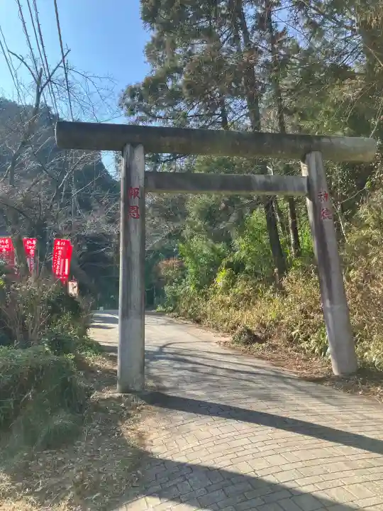 窟神社の{uncategorized: "未分類", other: "その他", undefined: "問題あり", building: "その他建物", grave: "お墓", sacred_gate: "鳥居", guardian: "狛犬", statue: "像", buddha: "仏像", history: "歴史", nature: "自然", garden: "庭園", animal: "動物", pagoda: "塔", temizu: "手水舎", mountain_gate: "山門・神門", sanctuary: "本殿・本堂", subordinate: "末社・摂社", art: "芸術", scenery: "景色", jizo: "地蔵", ema: "絵馬", goshuin: "御朱印", omikuji: "おみくじ", items: "授与品その他", amulet: "お守り", goshuincho: "御朱印帳", eats: "食事", festival: "お祭り", votive_dance: "神楽", shichigosan: "七五三参", wedding: "結婚式", experience: "体験その他", initially: "初詣", around: "周辺", anti_infection: "感染症対策"}