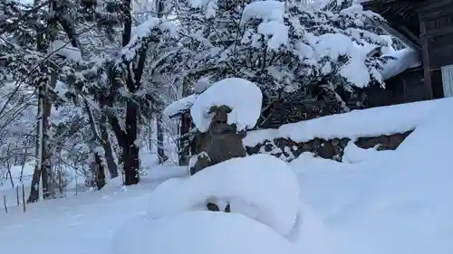旭山稲荷金刀比羅神社の狛犬