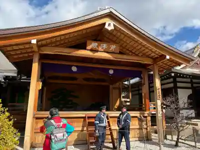 大覚寺の{uncategorized: "未分類", other: "その他", undefined: "問題あり", building: "その他建物", grave: "お墓", sacred_gate: "鳥居", guardian: "狛犬", statue: "像", buddha: "仏像", history: "歴史", nature: "自然", garden: "庭園", animal: "動物", pagoda: "塔", temizu: "手水舎", mountain_gate: "山門・神門", sanctuary: "本殿・本堂", subordinate: "末社・摂社", art: "芸術", scenery: "景色", jizo: "地蔵", ema: "絵馬", goshuin: "御朱印", omikuji: "おみくじ", items: "授与品その他", amulet: "お守り", goshuincho: "御朱印帳", eats: "食事", festival: "お祭り", votive_dance: "神楽", shichigosan: "七五三参", wedding: "結婚式", experience: "体験その他", initially: "初詣", around: "周辺", anti_infection: "感染症対策"}