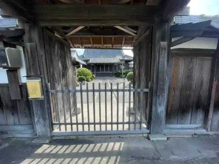 誓善寺の{uncategorized: "未分類", other: "その他", undefined: "問題あり", building: "その他建物", grave: "お墓", sacred_gate: "鳥居", guardian: "狛犬", statue: "像", buddha: "仏像", history: "歴史", nature: "自然", garden: "庭園", animal: "動物", pagoda: "塔", temizu: "手水舎", mountain_gate: "山門・神門", sanctuary: "本殿・本堂", subordinate: "末社・摂社", art: "芸術", scenery: "景色", jizo: "地蔵", ema: "絵馬", goshuin: "御朱印", omikuji: "おみくじ", items: "授与品その他", amulet: "お守り", goshuincho: "御朱印帳", eats: "食事", festival: "お祭り", votive_dance: "神楽", shichigosan: "七五三参", wedding: "結婚式", experience: "体験その他", initially: "初詣", around: "周辺", anti_infection: "感染症対策"}