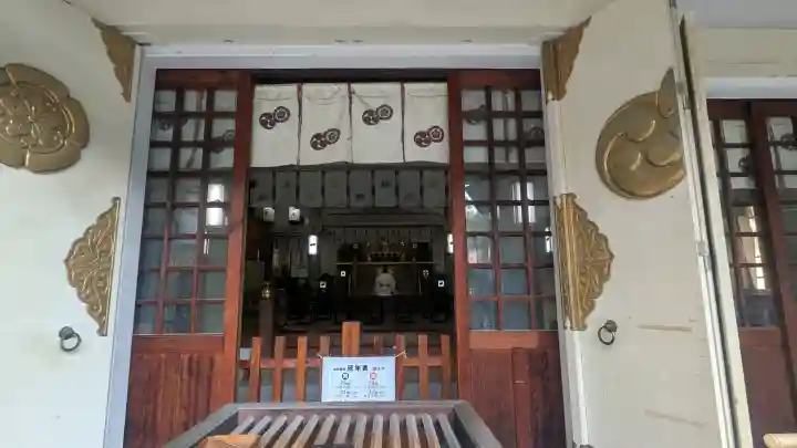 難波八阪神社の{uncategorized: "未分類", other: "その他", undefined: "問題あり", building: "その他建物", grave: "お墓", sacred_gate: "鳥居", guardian: "狛犬", statue: "像", buddha: "仏像", history: "歴史", nature: "自然", garden: "庭園", animal: "動物", pagoda: "塔", temizu: "手水舎", mountain_gate: "山門・神門", sanctuary: "本殿・本堂", subordinate: "末社・摂社", art: "芸術", scenery: "景色", jizo: "地蔵", ema: "絵馬", goshuin: "御朱印", omikuji: "おみくじ", items: "授与品その他", amulet: "お守り", goshuincho: "御朱印帳", eats: "食事", festival: "お祭り", votive_dance: "神楽", shichigosan: "七五三参", wedding: "結婚式", experience: "体験その他", initially: "初詣", around: "周辺", anti_infection: "感染症対策"}