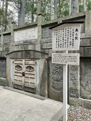 成田山新勝寺の{uncategorized: "未分類", other: "その他", undefined: "問題あり", building: "その他建物", grave: "お墓", sacred_gate: "鳥居", guardian: "狛犬", statue: "像", buddha: "仏像", history: "歴史", nature: "自然", garden: "庭園", animal: "動物", pagoda: "塔", temizu: "手水舎", mountain_gate: "山門・神門", sanctuary: "本殿・本堂", subordinate: "末社・摂社", art: "芸術", scenery: "景色", jizo: "地蔵", ema: "絵馬", goshuin: "御朱印", omikuji: "おみくじ", items: "授与品その他", amulet: "お守り", goshuincho: "御朱印帳", eats: "食事", festival: "お祭り", votive_dance: "神楽", shichigosan: "七五三参", wedding: "結婚式", experience: "体験その他", initially: "初詣", around: "周辺", anti_infection: "感染症対策"}