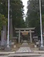雄山神社中宮祈願殿の鳥居