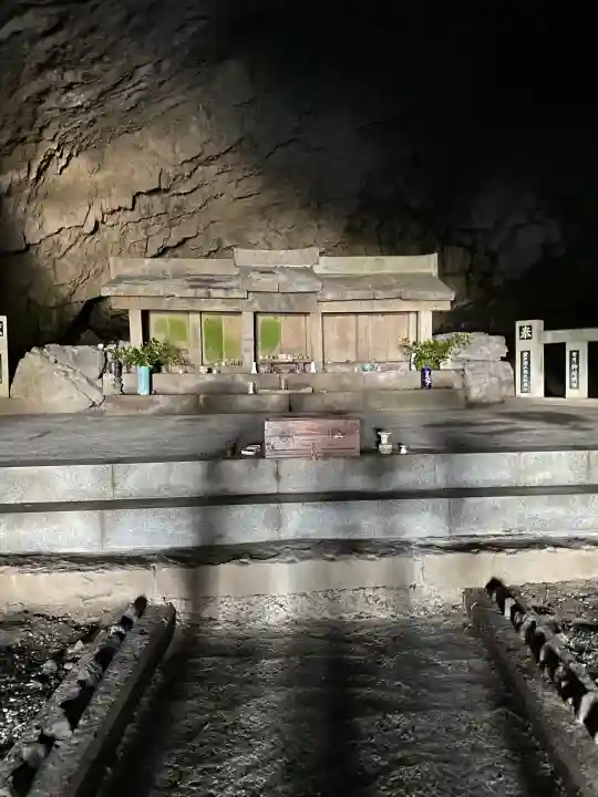 御厨人窟・神明窟(高知県)