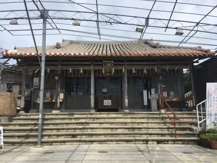 沖宮の本殿・本堂