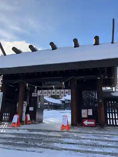 札幌護國神社の山門・神門